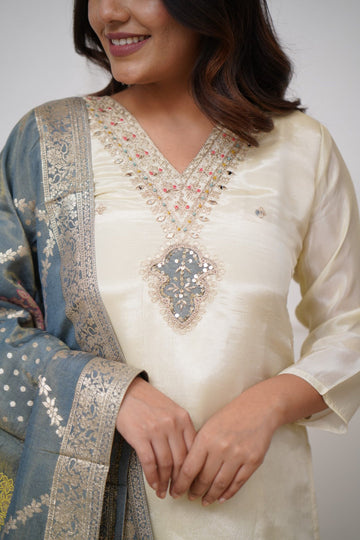 White Women Embroidered Chanderi  SILK  Kurta Sets Jequard Dupatta
